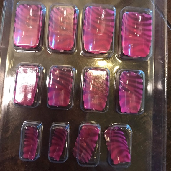 NEW Kleancolor Fashionista Pre-glued Airbrushed Nails - Picture 3 of 6